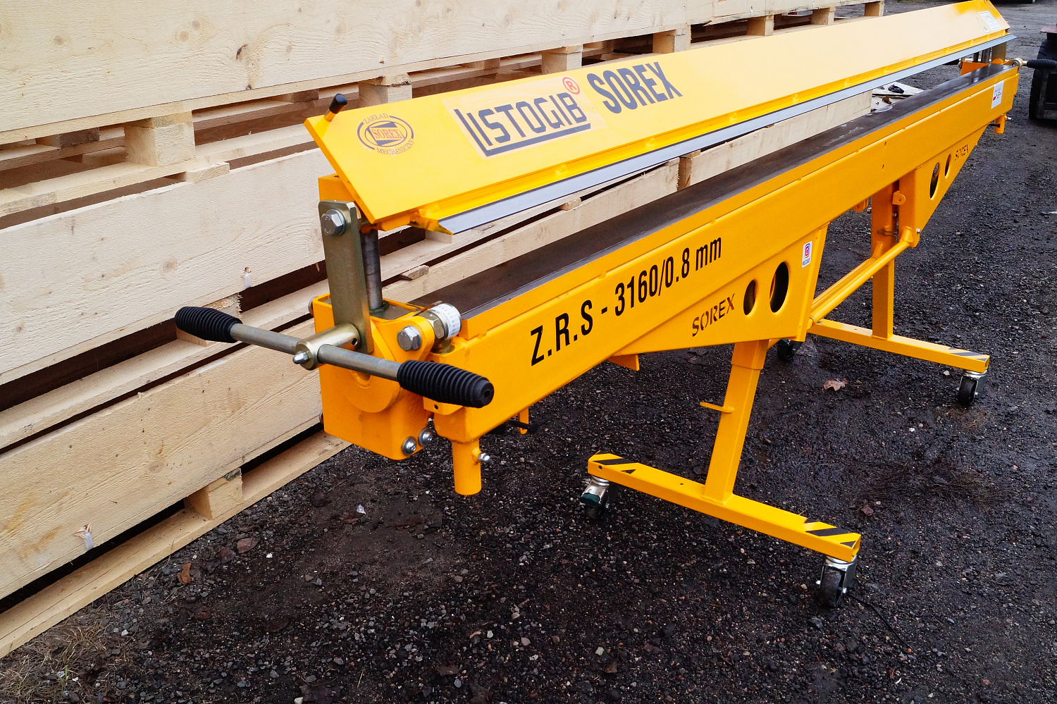 Изобретение листогиба, упростило работу кровельщику